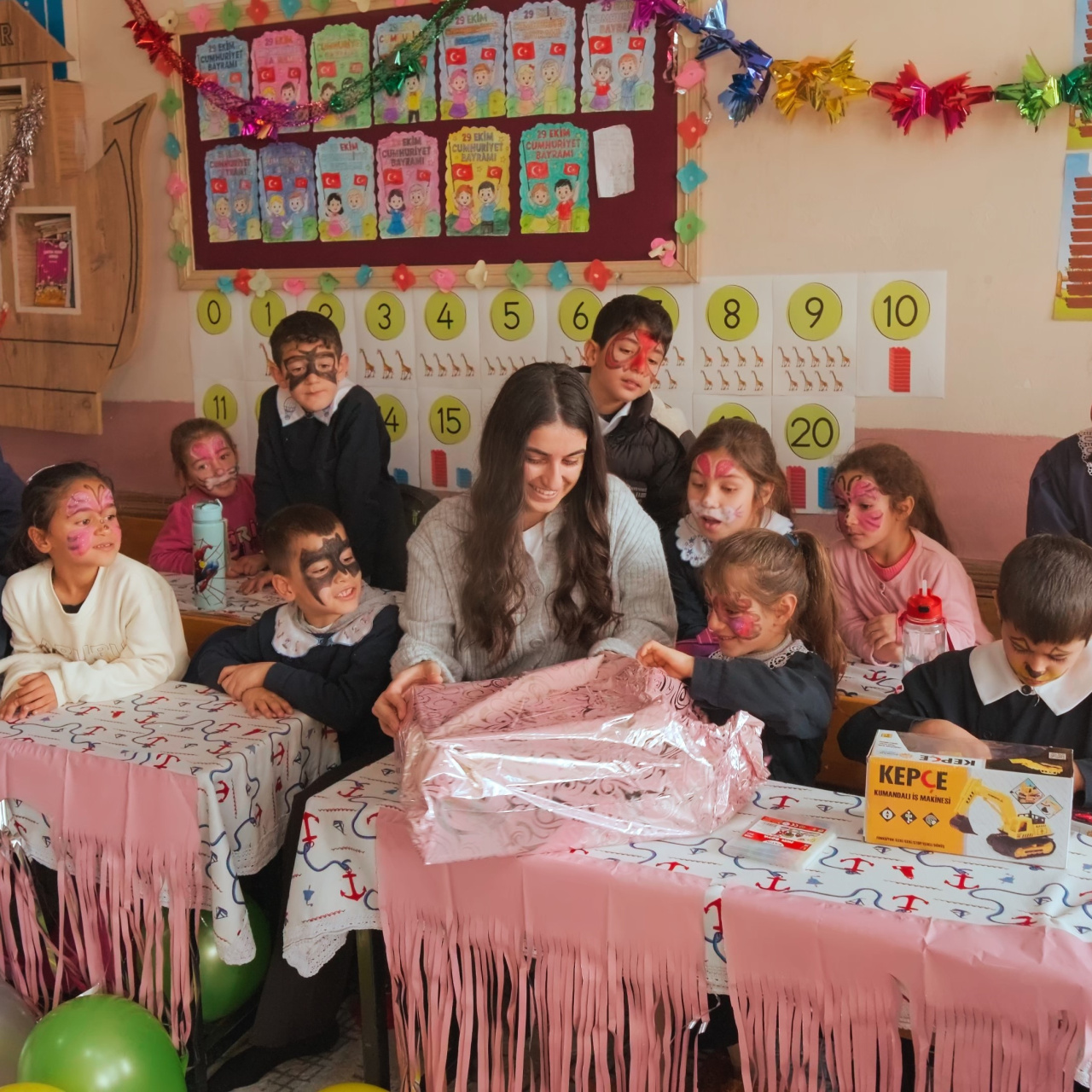 Çocukların dileklerini gerçeğe dönüştürüyor