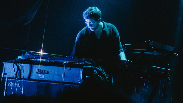 Elijah Fox'ten solo doğaçlama piyano konseri