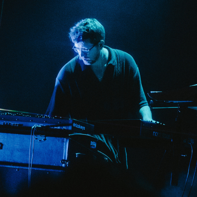 Elijah Fox'ten solo doğaçlama piyano konseri