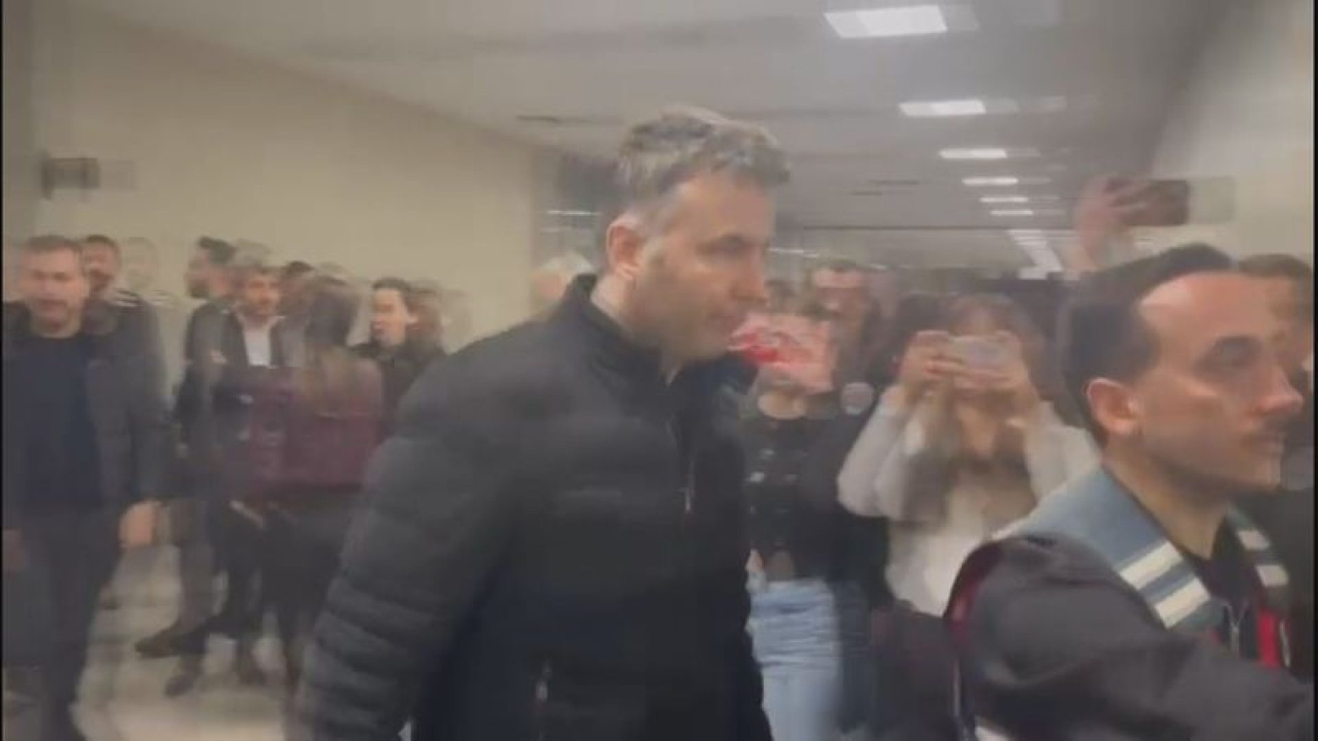 Gazeteci Mehmet Akif Ersoy, Uyuşturucu Soruşturmasında Tekrar İfade Vermek İçin Adliyeye Getirildi