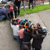 Yayaya yol veriyordu... Kanala uçtu!