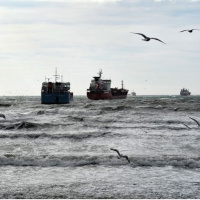 Fırtına her yerde! Dev dalgalar ve sürüklenen gemiler!