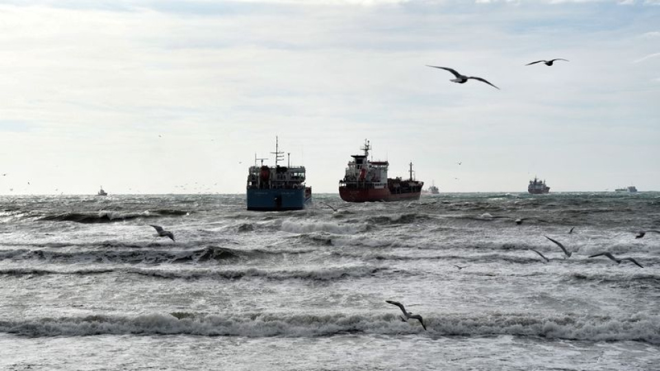 Fırtına her yerde! Dev dalgalar ve sürüklenen gemiler!