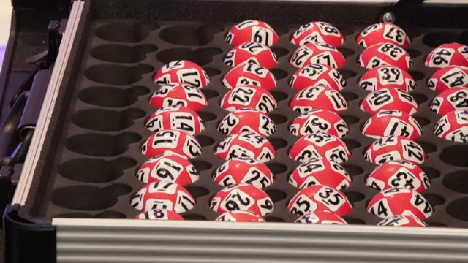 8 MİLYON TL İKRAMİYE KAZANAN NUMARALAR SON DAKİKA: 2026 Milli Piyango yılbaşı çekilişinde 8.000.000 TL kazandıran sayılar hangileri?