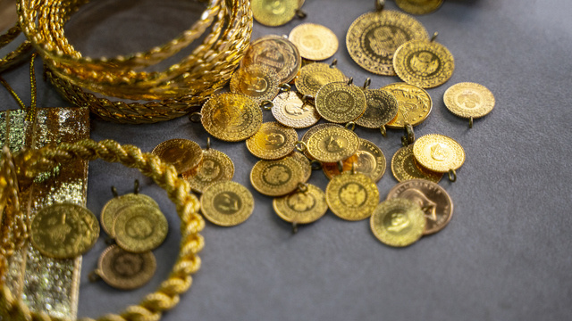 Altın yılın son gününe düşüşle başladı