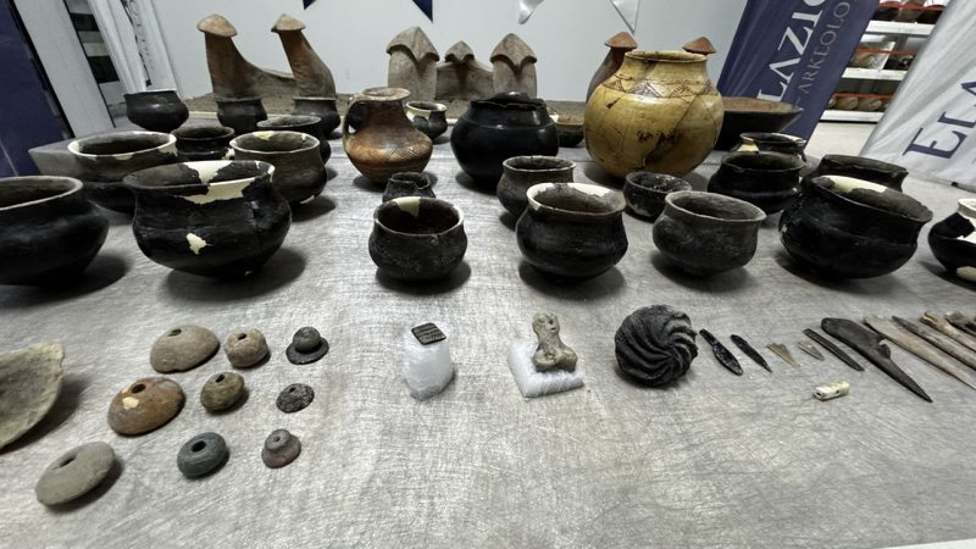 Elazığ'da 7 bin 500 yıllık taş mühür gün yüzüne çıkarıldı