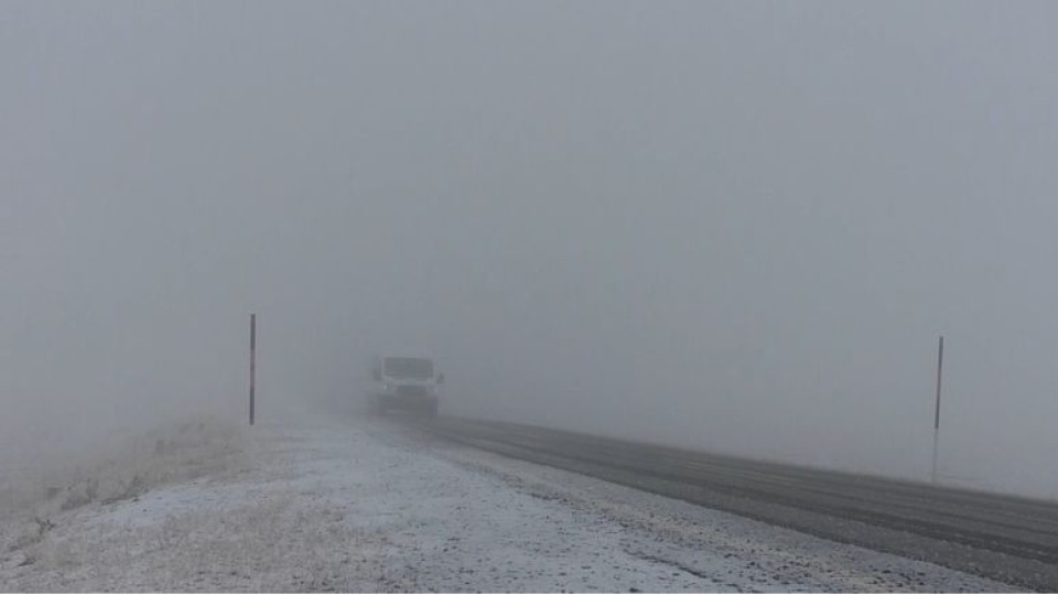 Yoğun kar yağışı yolu kapattı!