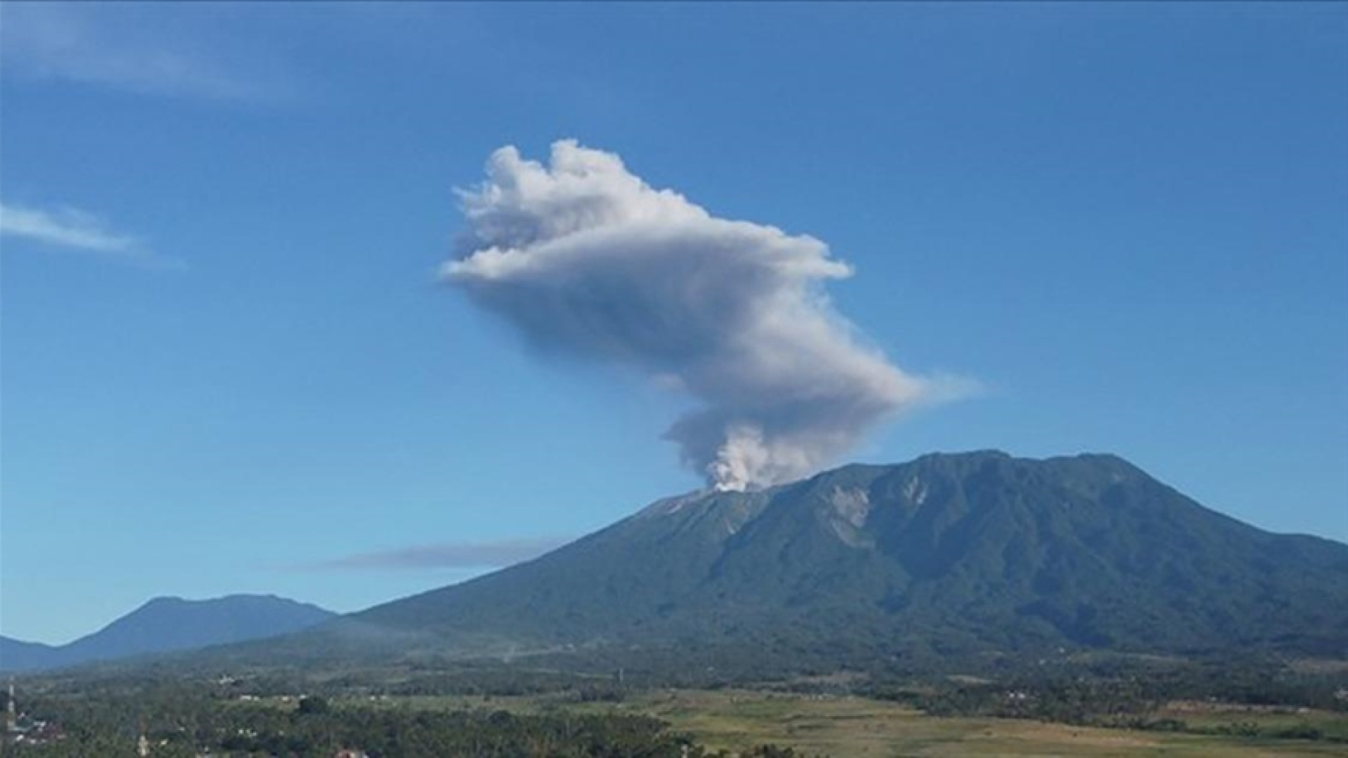 Endonezya'da Bur Ni Telong Yanardağı'nın alarm seviyesi yükseltildi | Dış Haberler