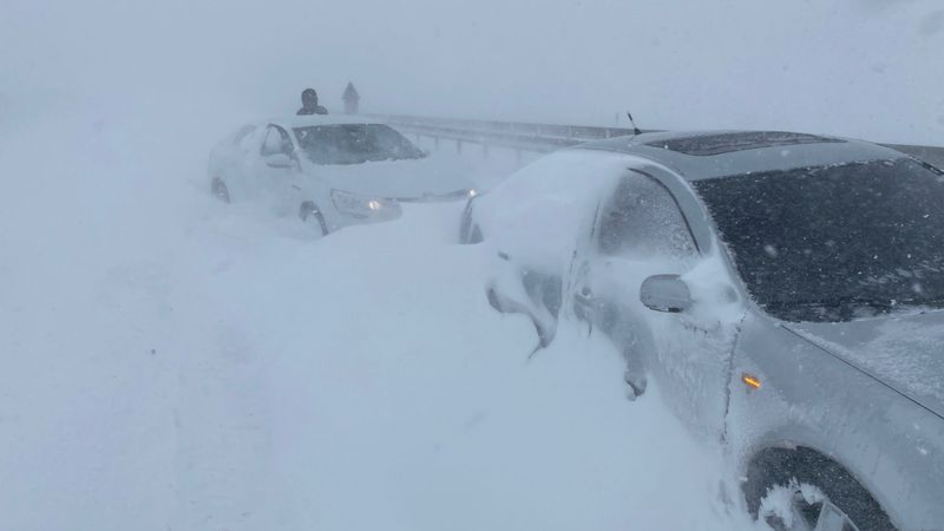 Göz gözü görmüyor! Sivas-Kayseri yolu kapandı! | Son dakika haberler | Son dakika haberleri