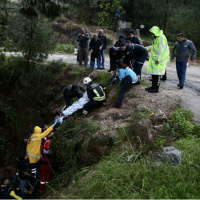 Otomobil uçuruma düştü!