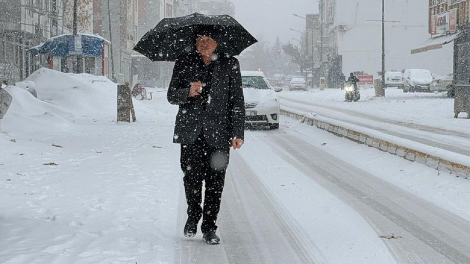 Adıyaman'da 3 uçak seferi iptal edildi
