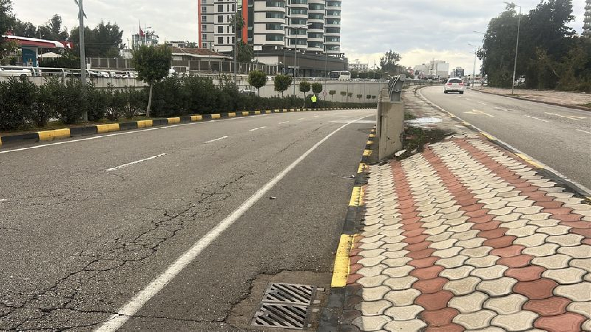 Son dakika: Yolun karşısına geçmek isterken otomobil çarpan şahıs hayatını kaybetti | Son dakika haberleri