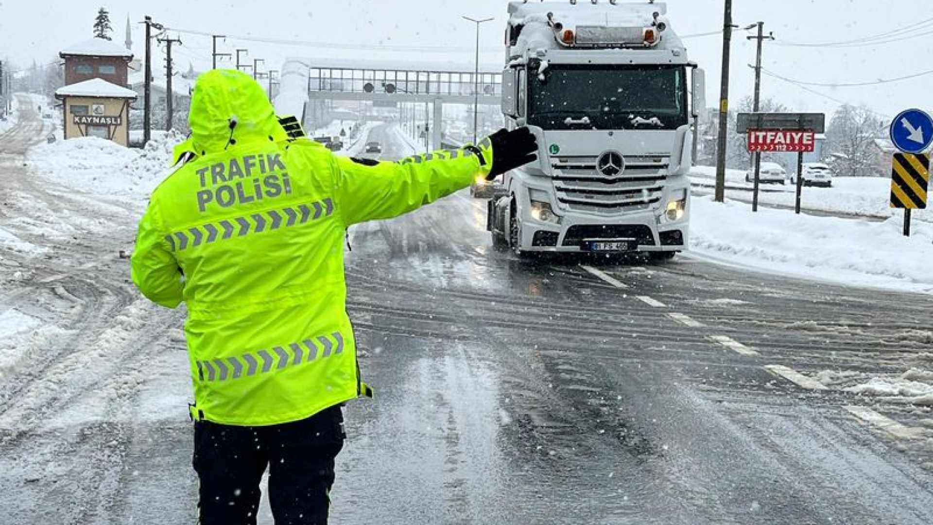 Bolu'da ağır tonajlı araçlara kar yasağı | SON DAKİKA HABER