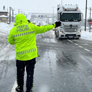 Bolu'da ağır tonajlı araçlara kar yasağı!