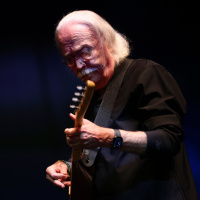 Otomobiliyle restorana daldı