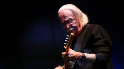 Otomobiliyle restorana daldı