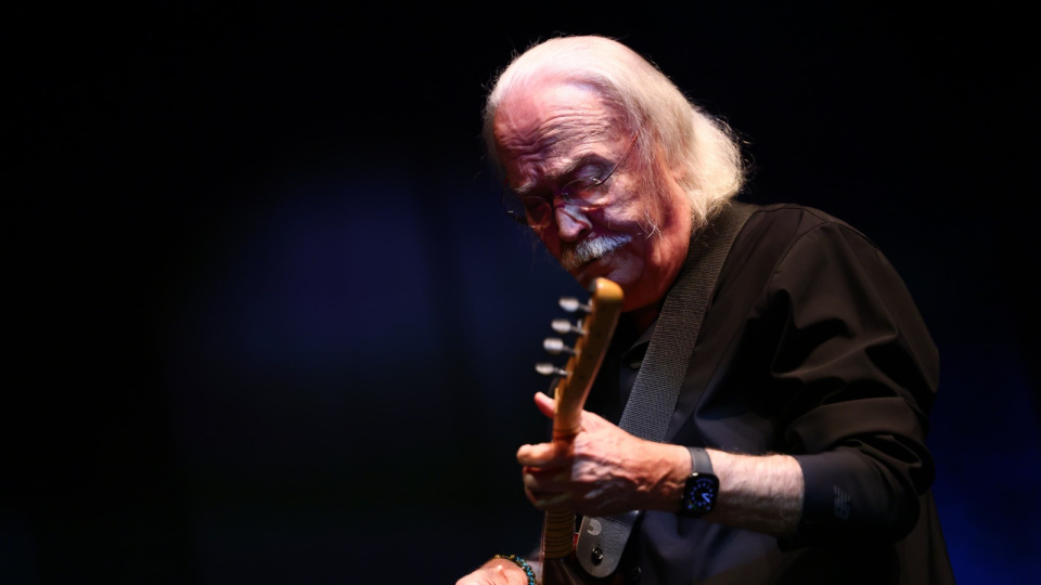 Otomobiliyle restorana daldı