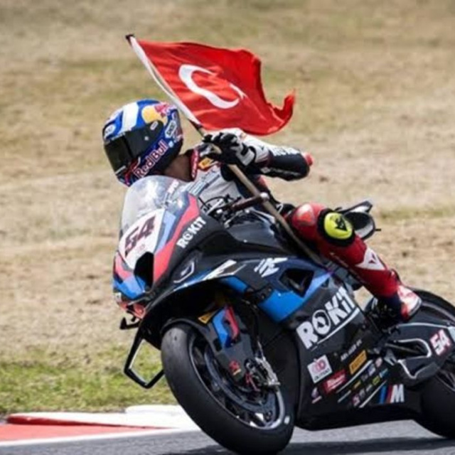 Toprak Razgatlıoğlu kimdir?