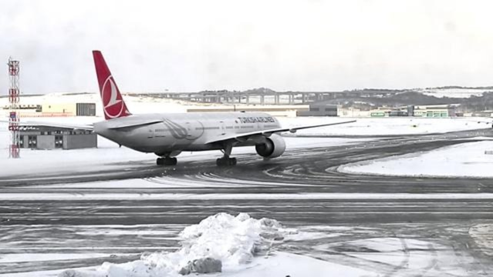 1 Ocak'ta THY ve AJet'ten 114 Uçuş İptali: İşte İptal Edilen Seferler Listesi