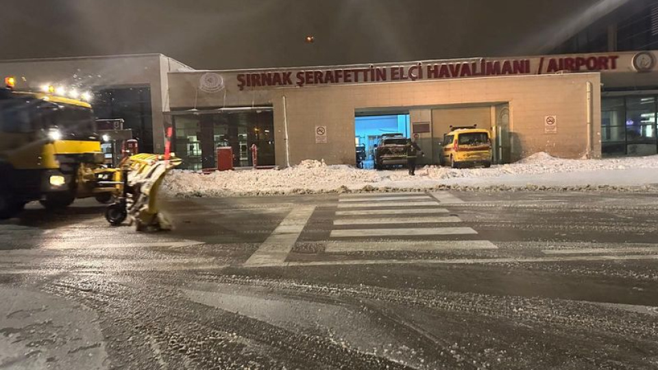 Şırnak'ta uçuşlara kar engeli