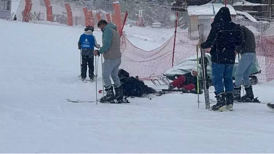 'Beyaz cennet'te acemi kayakçıların kazaları kamerada