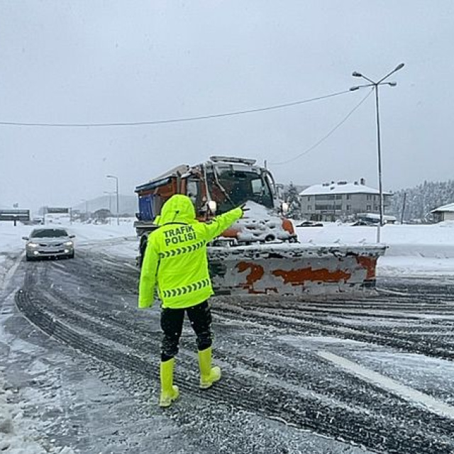 D-100 kara yolu İstanbul istikameti kapandı!