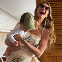 Yeni bebeğiyle ev hayatından kesitler