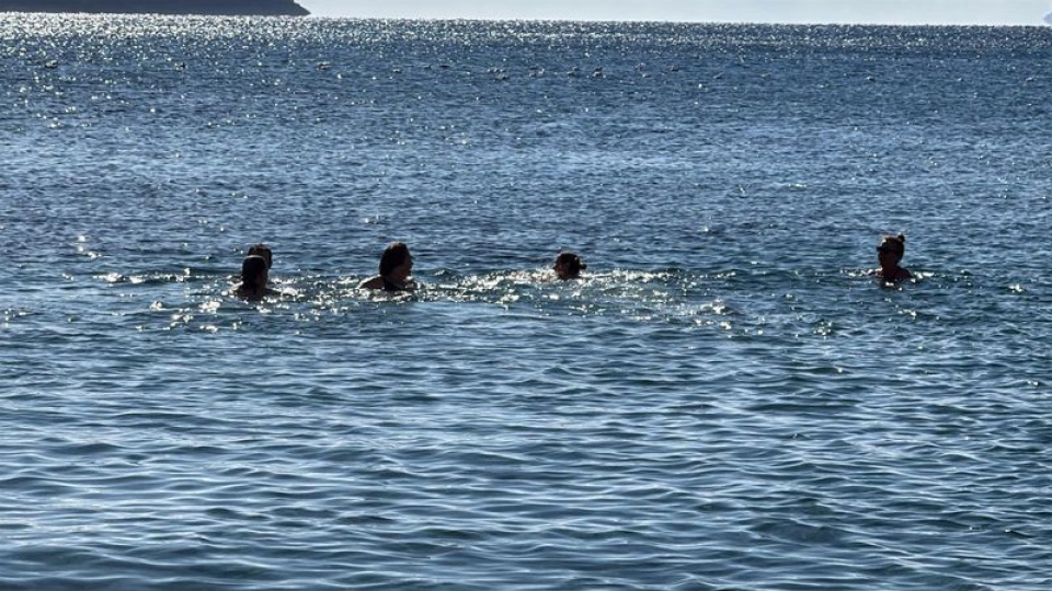 Yeni yılın ilk gününde denize girdiler