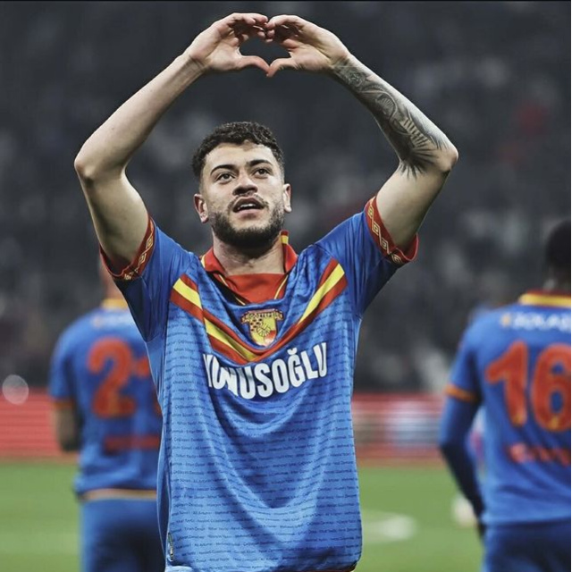 Romulo'dan Fenerbahçe formalı paylaşım!