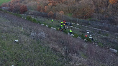 Feci kaza! Otomobil şarampole yuvarlandı