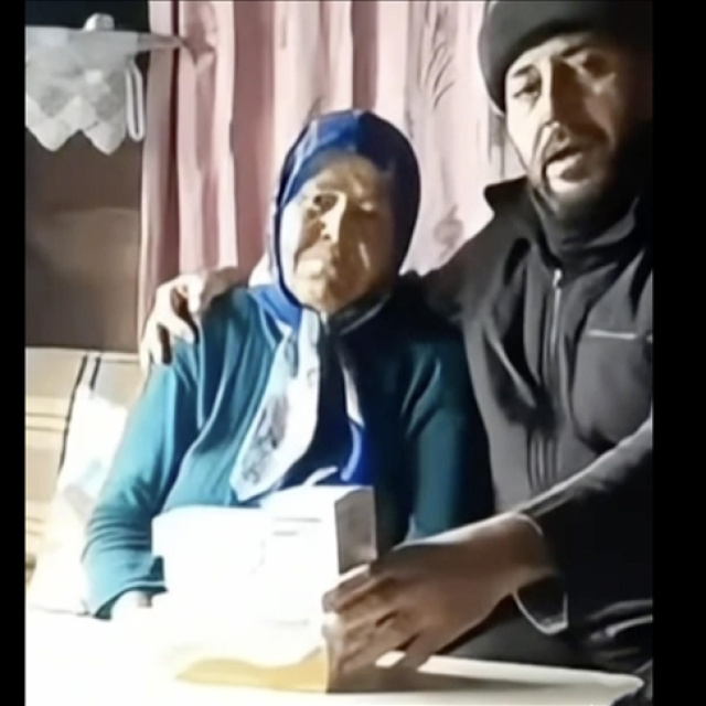 Yolu kardan kapanan köydeki hastanın ilaçlarını ekipler ulaştırdı