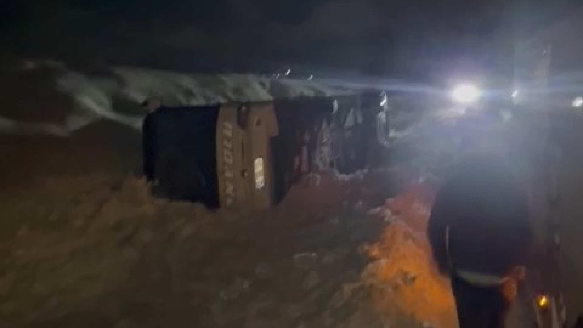 Diyarbakır'da Buzlanma: Otobüs Şarampole Devrildi, 4 Yaralı