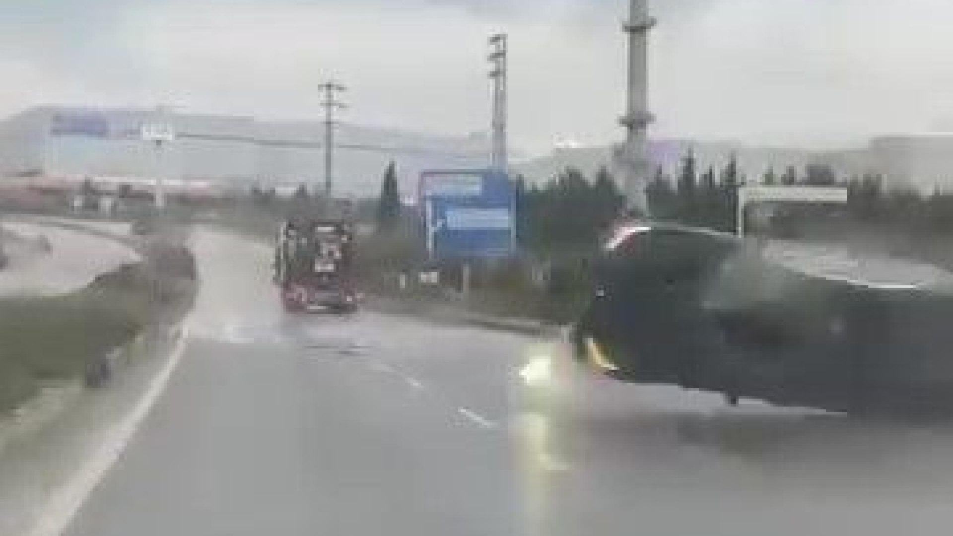 Son dakika: Sürücüsünün drift yaptığı otomobil takla attı; o anlar kamerada | Son dakika haberleri