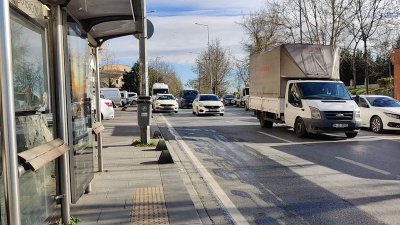 1 aylık bebeği durağa bıraktılar!