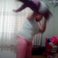 Baba eve gizli kamera yerleştirdi... Böyle anne olmaz olsun!