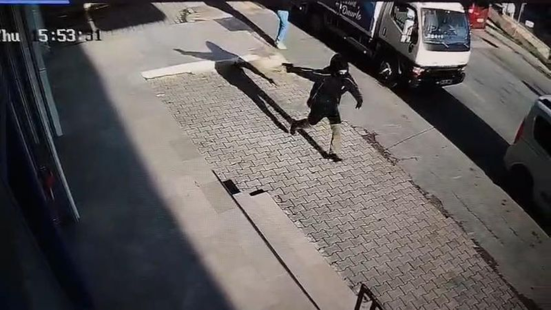 İstanbul'da 14 Yaşındaki Saldırgan Zincir Markete Ateş Açtı!