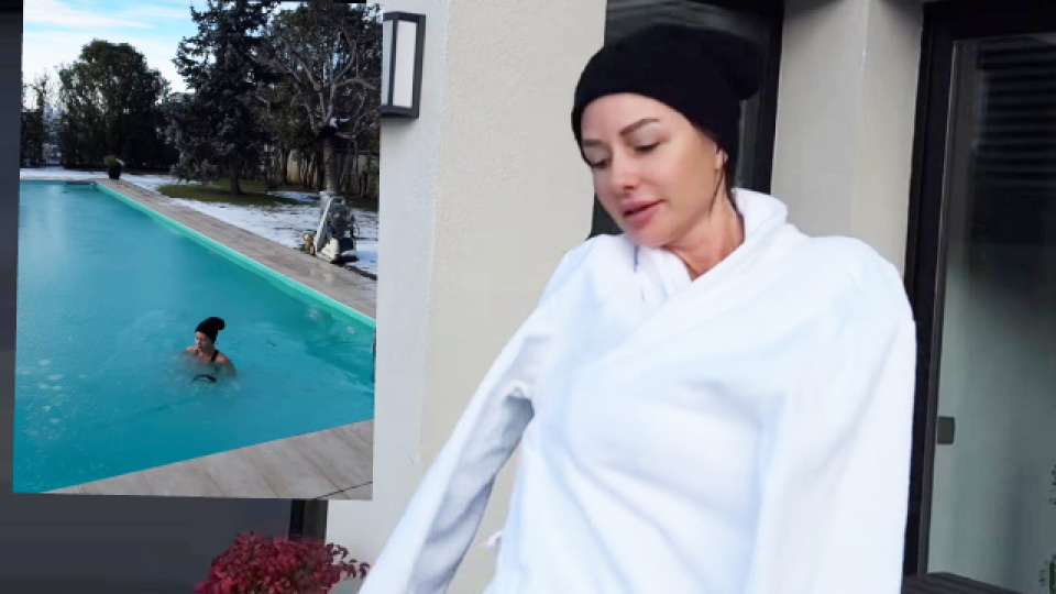 Buz gibi havuzda yüzdü