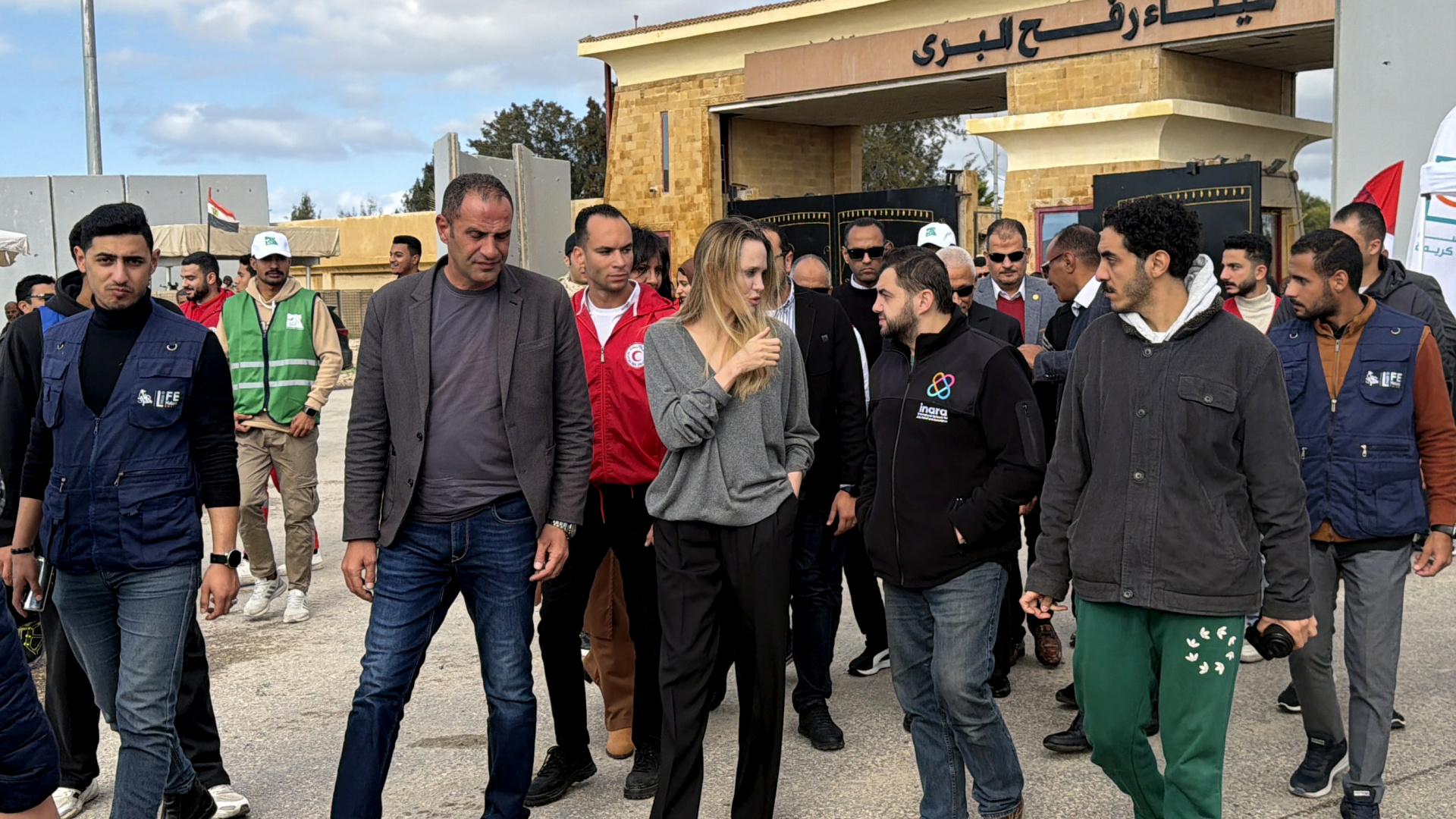 Angelina Jolie Mısır'da: Gazze'ye Acil Yardım Çağrısı Yaptı