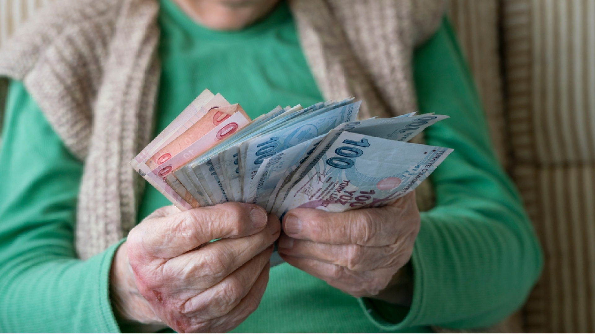 Emekli ve memur maaşına seyyanen zam var mı? 2026 Ocak'ta emekli ve memur emeklisine ek zam olarak seyyanen zam olacak mı?