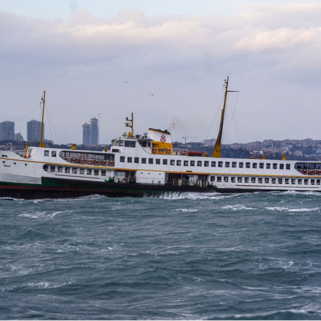 İstanbul'da deniz seferlerine lodos engeli!