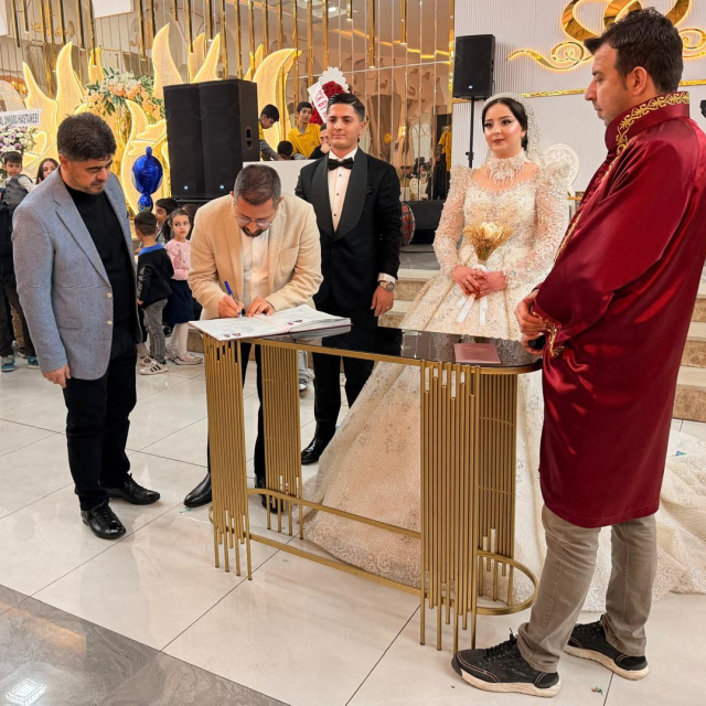 Kanseri yenen hastasının nikah şahidi oldu