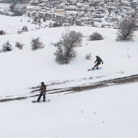 Dağdan ilçe merkezine kayarak indiler