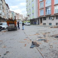 Gaziosmanpaşa'da çatı uçtu: 1 yaralı