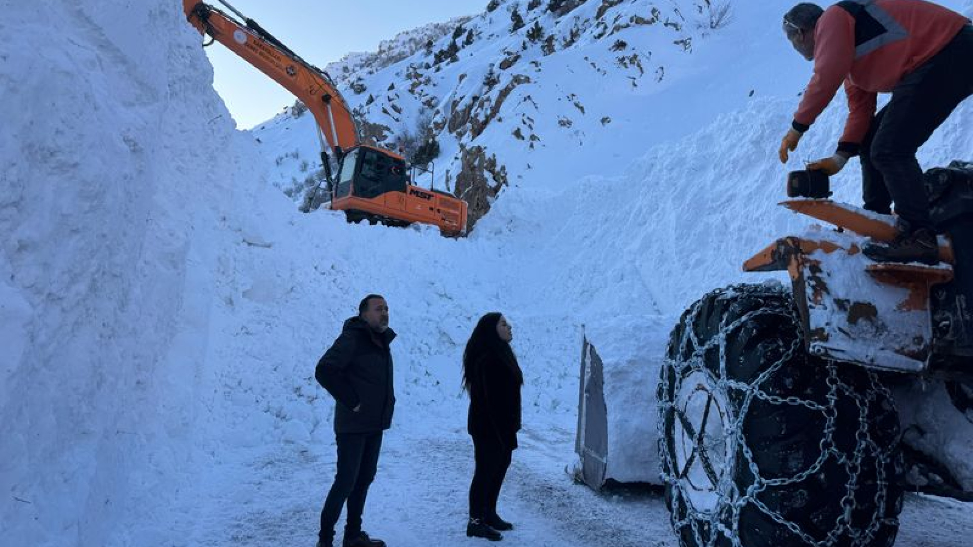 Van-Çatak Karayolu'nda Çığ: Kar Kalınlığı 5 Metreyi Aştı