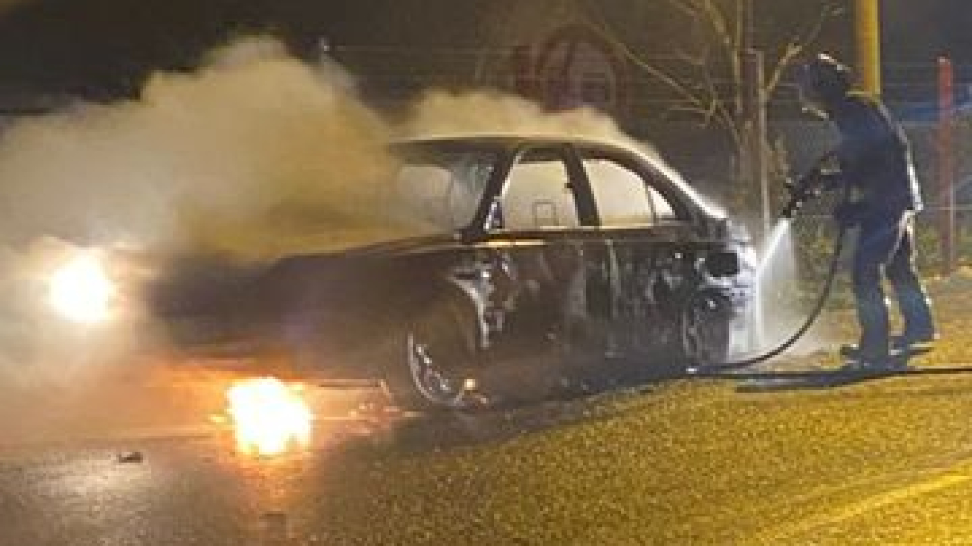 Manisa’da seyir halindeki otomobil alev aldı