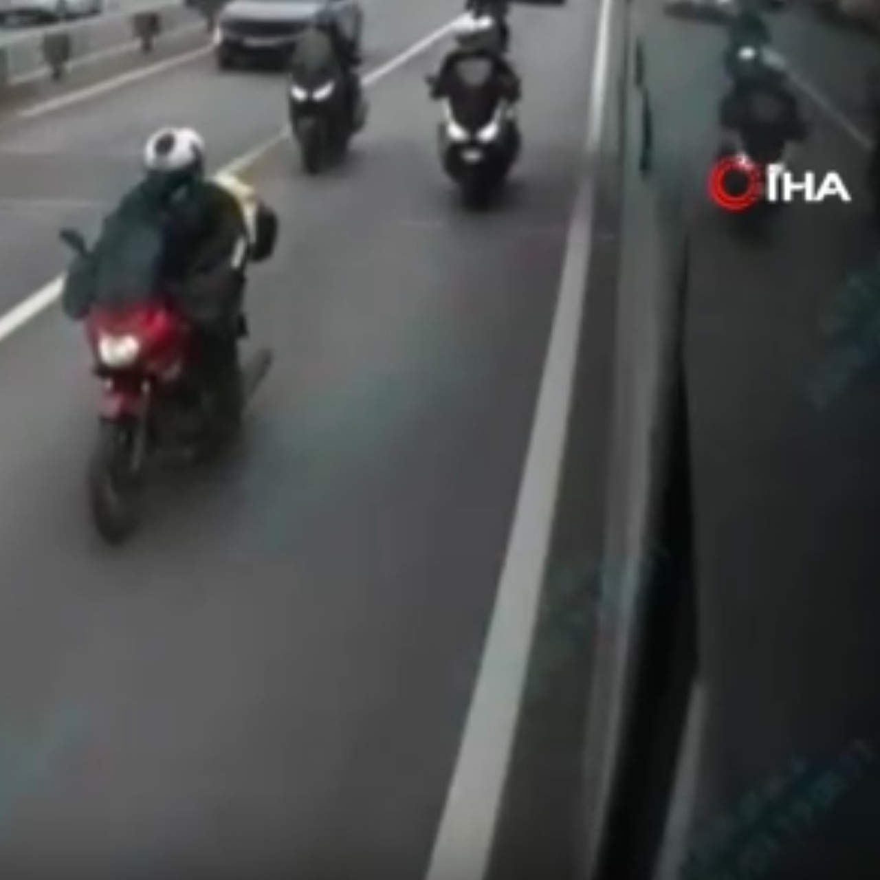 Metrobüs kalkan oldu