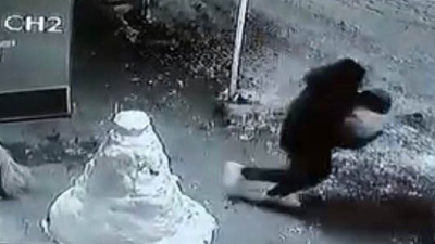 Kardan adamın kafasını çaldılar