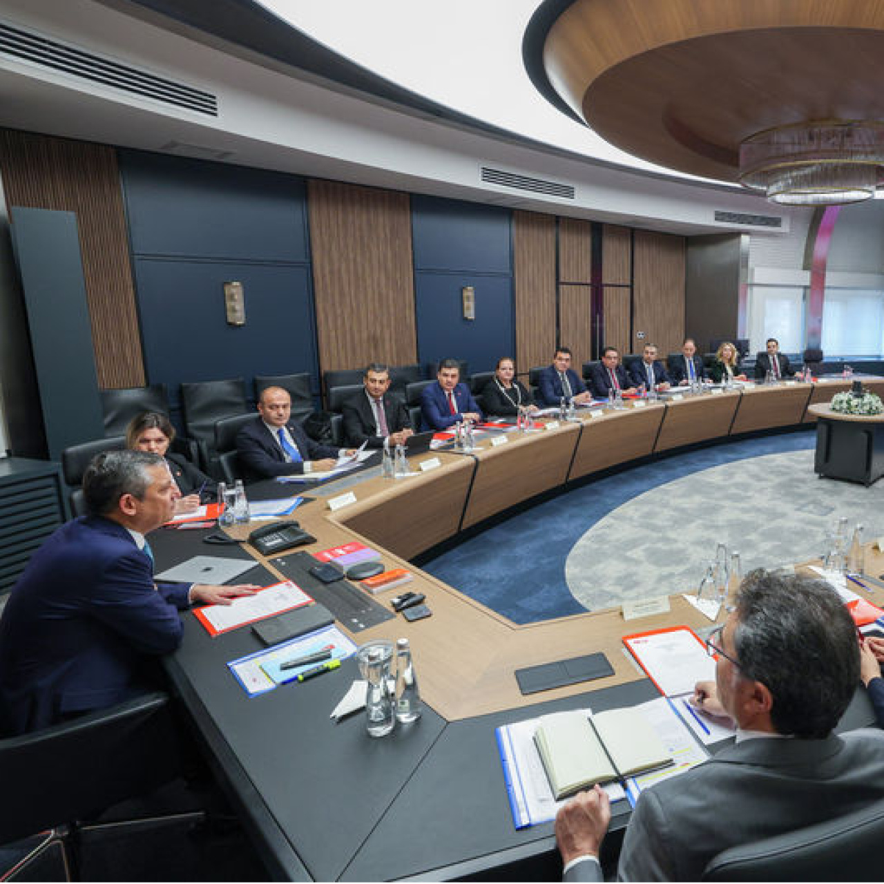 CHP’de yoğun toplantı trafiği