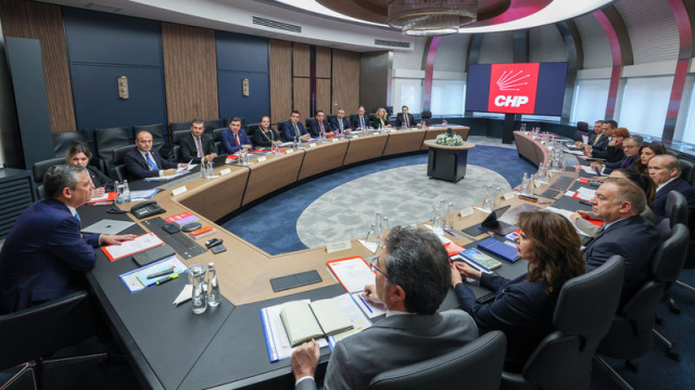 CHP'de yoğun toplantı trafiği