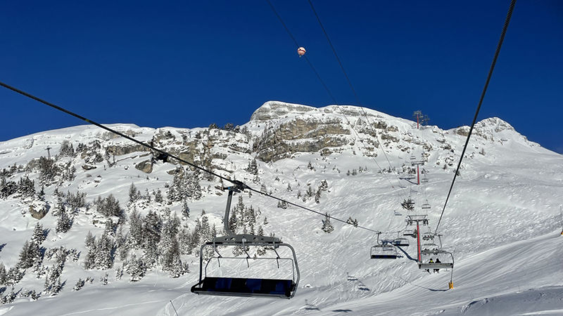 İsviçre'de yılbaşı gecesi çıkan yangında 1 Türk vatandaşı hayatını kaybetti | Dış Haberler